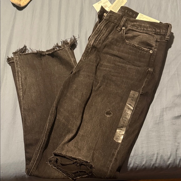 AE Black Distressed Strigid Jeans - Picture 1 of 6
